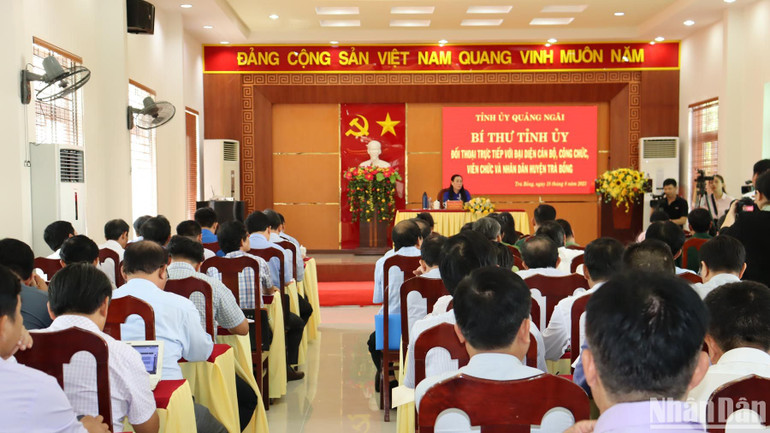 Quang cảnh buổi đối thoại.