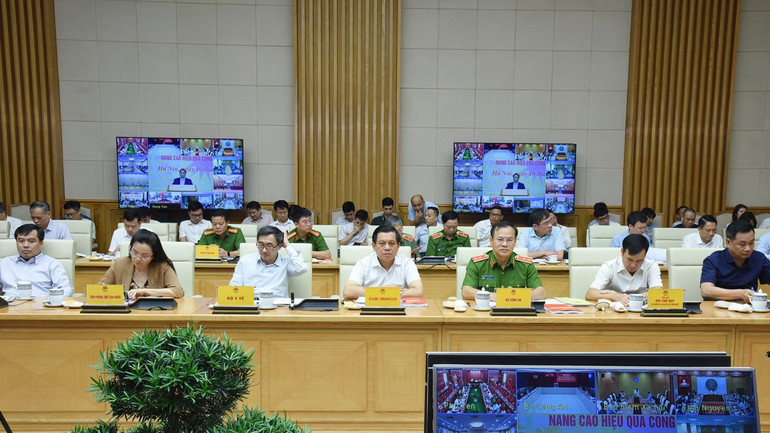 Hội nghị được kết nối trực tuyến tới trụ sở các bộ, cơ quan ngang bộ, cơ quan thuộc Chính phủ và trụ sở các tỉnh, thành phố trực thuộc Trung ương.