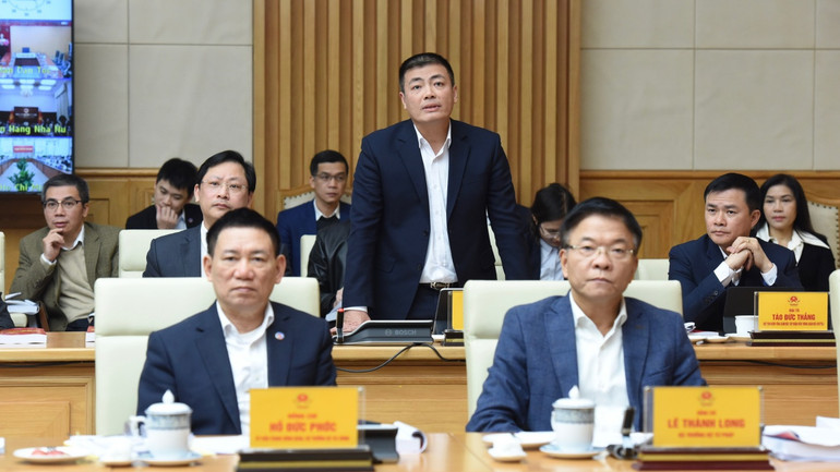 Đại diện lãnh đạo Tập đoàn Bưu chính viễn thông Việt Nam (VNPT) phát biểu.