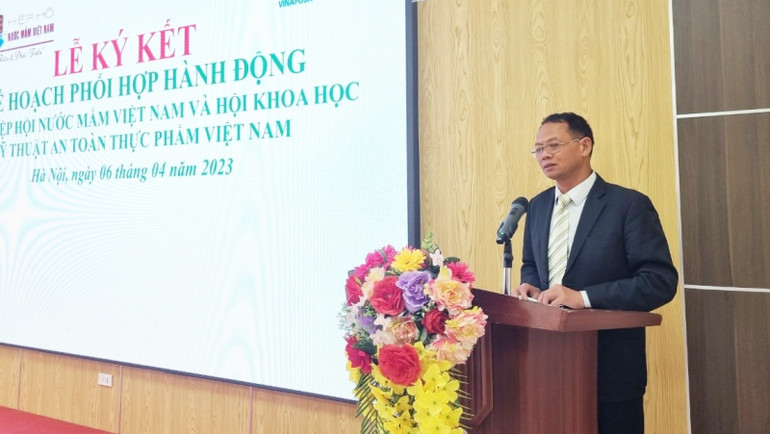 Tiến sĩ Lê Văn Giang, Chủ tịch Hội Khoa học kỹ thuật an toàn thực phẩm Việt Nam phát biểu tại sự kiện.