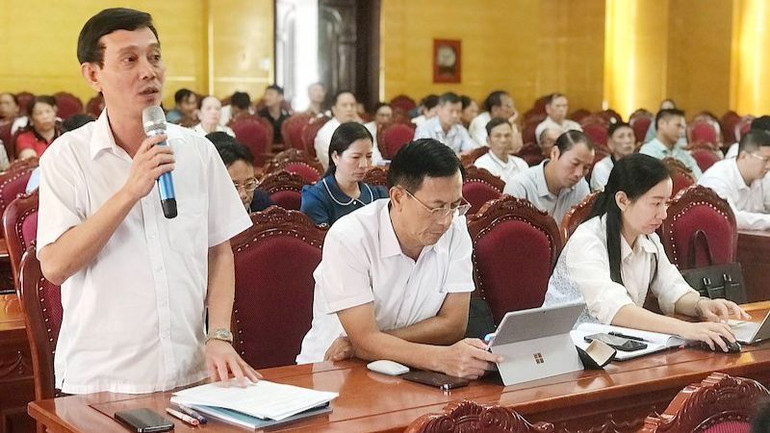 Cử tri huyện Hải Hà đóng góp ý kiến, kiến nghị tới Đoàn đại biểu Quốc hội tỉnh Quảng Ninh tại buổi tiếp xúc.