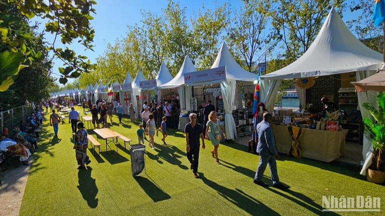 Hơn 50 quốc gia cùng tham gia Làng ẩm thực quốc tế 2023, góp phần thúc đẩy quảng bá văn hóa và xúc tiến du lịch. Hơn 50 quốc gia cùng tham gia Làng ẩm thực quốc tế 2023, góp phần thúc đẩy quảng bá văn hóa và xúc tiến du lịch.