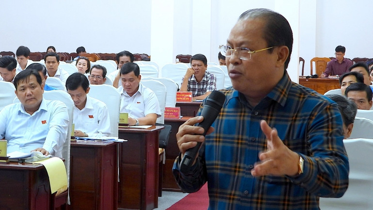 Ông Tô Hoài Dân, đại diện Nhà máy xử lý rác thải thành phố Cà Mau kiến nghị tăng mức hỗ trợ xử lý rác.