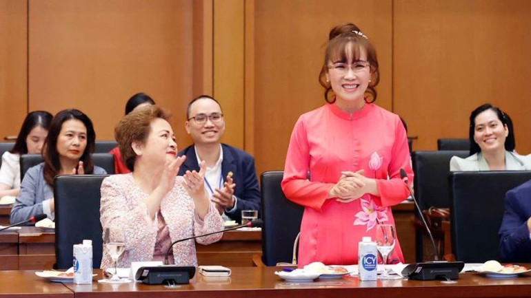 Nữ tỷ phú Nguyễn Thị Phương Thảo. Nữ tỷ phú Nguyễn Thị Phương Thảo.