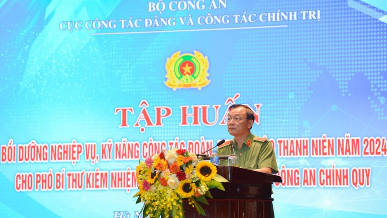 Thiếu tướng Đặng Ngọc Bách, Phó Bí thư Đảng ủy, Phó Cục trưởng Cục Công tác đảng và công tác chính trị dự và chỉ đạo lớp tập huấn.