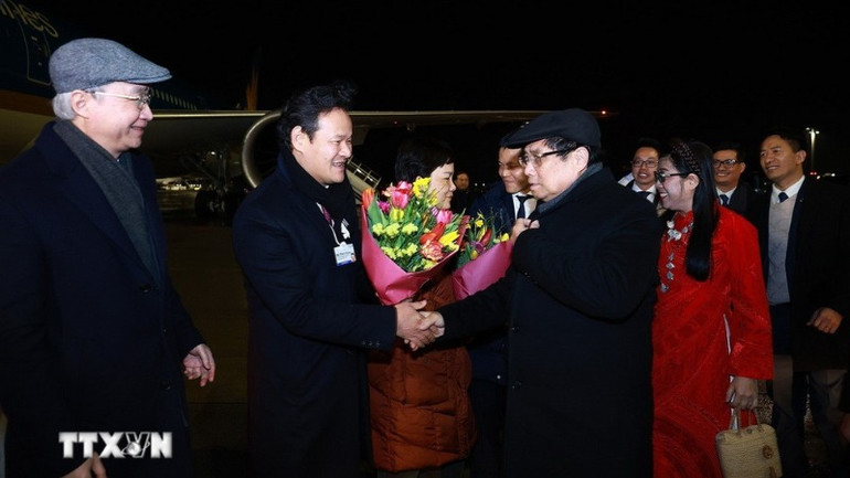 Lễ tiễn Thủ tướng Phạm Minh Chính và Phu nhân kết thúc chuyến tham dự Hội nghị thường niên lần thứ 55 WEF tại Davos, Thụy Sĩ. (Ảnh: Dương Giang/TTXVN)