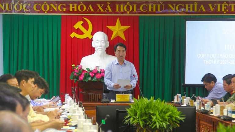 Chủ tịch Uỷ ban nhân dân tỉnh Vĩnh Long phát biểu tại Hội thảo. (Ảnh: BÁ DŨNG)