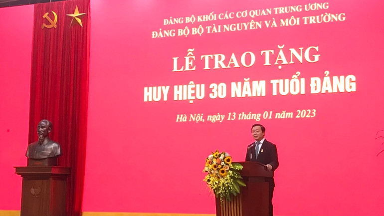 Phó Thủ tướng Chính phủ Trần Hồng Hà phát biểu ý kiến tại buổi lễ trao tặng.