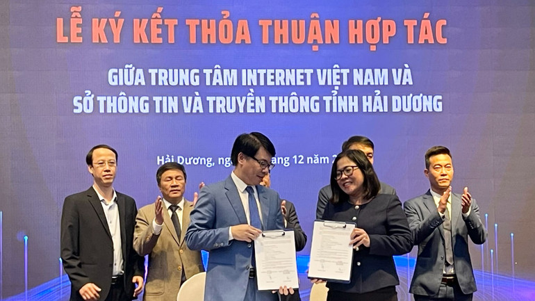 Sở Thông tin và Truyền thông tỉnh Hải Dương và Trung tâm Internet Việt Nam ký kết thỏa thuận hợp tác, phối hợp tăng cường quản lý, phát triển tài nguyên internet.