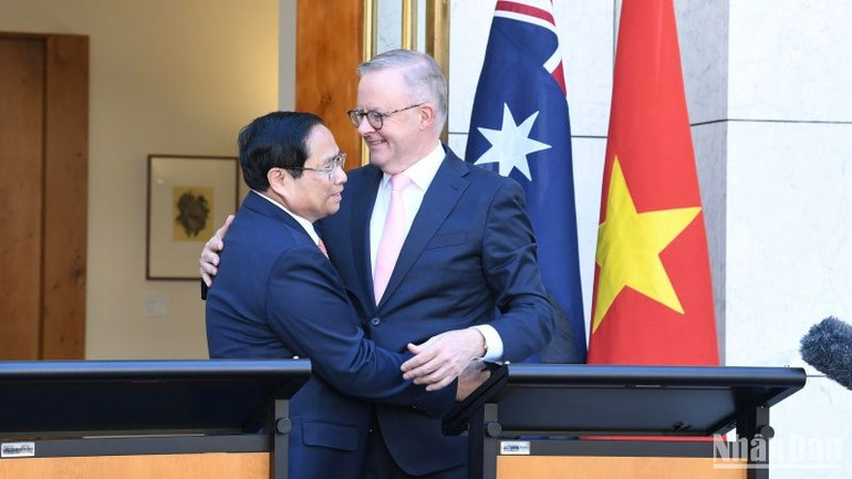 Thủ tướng Phạm Minh Chính và Thủ tướng Anthony Albanese sau họp báo.