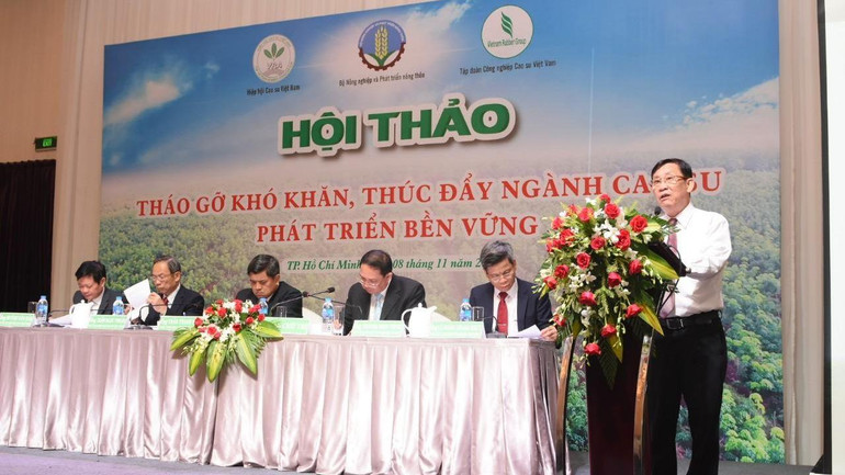 Đại diện doanh nghiệp nêu những kiến nghị cần được hỗ trợ về cơ chế, chính sách. (Ảnh: Vũ Phong).