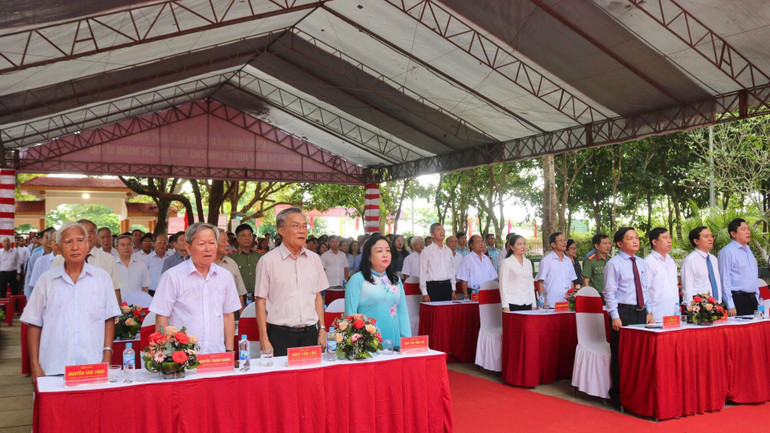 Các đại biểu dự lễ dâng hương kỷ niệm 134 năm Ngày sinh Chủ tịch Hồ Chí Minh (19/5/1890-19/5/2024).