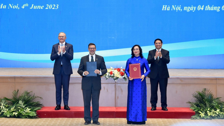 Lễ trao Bản ghi nhớ hợp tác giữa Bộ Công Thương Việt Nam và Bộ Ngoại giao và Thương mại Australia về thành lập Đối thoại cấp Bộ trưởng về Thương mại Việt Nam-Australia. Lễ trao Bản ghi nhớ hợp tác giữa Bộ Công Thương Việt Nam và Bộ Ngoại giao và Thương mại Australia về thành lập Đối thoại cấp Bộ trưởng về Thương mại Việt Nam-Australia.