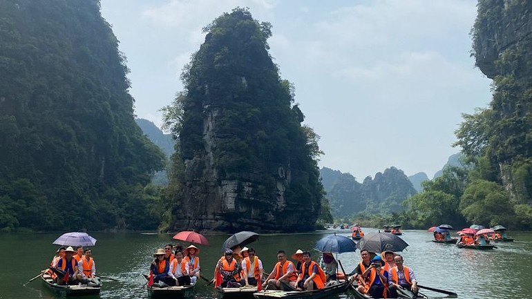 Tỉnh Ninh Bình định hướng phát triển trở thành “Đô thị Cố đô-di sản”, trung tâm văn hóa-lịch sử, du lịch cấp quốc gia, có ý nghĩa quốc tế. (Ảnh: XUÂN TRƯỜNG) Tỉnh Ninh Bình định hướng phát triển trở thành “Đô thị Cố đô-di sản”, trung tâm văn hóa-lịch sử, du lịch cấp quốc gia, có ý nghĩa quốc tế. (Ảnh: XUÂN TRƯỜNG)