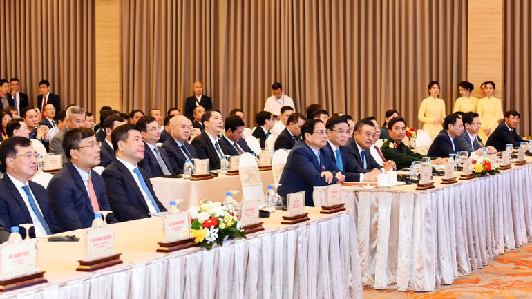 Thủ tướng Phạm Minh Chính và các đại biểu tham dự buổi lễ. Thủ tướng Phạm Minh Chính và các đại biểu tham dự buổi lễ.