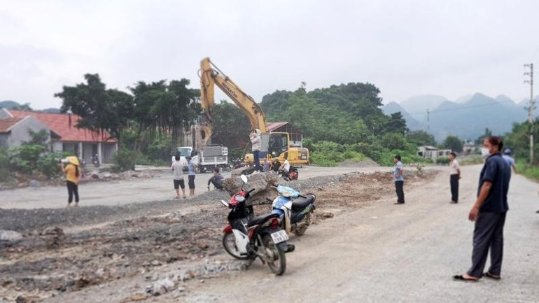 Thực hiện giải phóng mặt bằng.