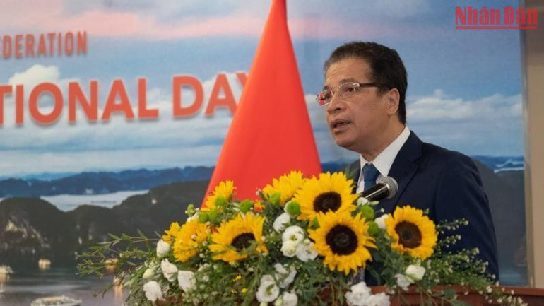 Đại sứ Đặng Minh Khôi phát biểu ý kiến. (Ảnh: Thanh Thể)