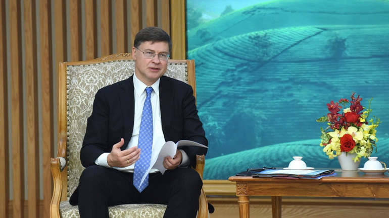 Phó Chủ tịch Ủy ban châu Âu (EU) kiêm Cao ủy thương mại EU Valdis Dombrovski phát biểu tại buổi tiếp.