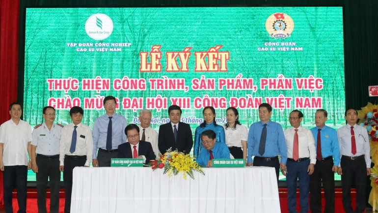 Công đoàn Cao-su Việt Nam và Tập đoàn VRG ký kết thực hiện công trình chào mừng Đại hội XIII Công đoàn Việt Nam. Công đoàn Cao-su Việt Nam và Tập đoàn VRG ký kết thực hiện công trình chào mừng Đại hội XIII Công đoàn Việt Nam.