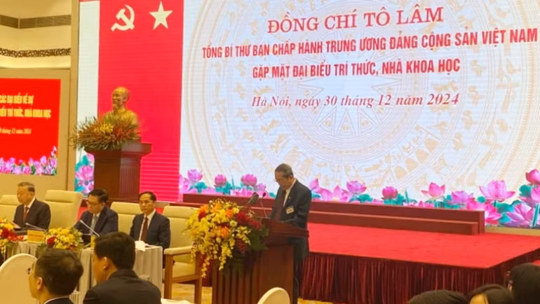 Các đại biểu trao đổi, thảo luận tại buổi gặp mặt.