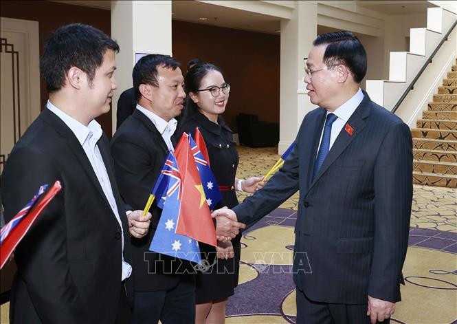 Chủ tịch Quốc hội Vương Đình Huệ với cộng đồng người Việt tại Australia. (Ảnh: Doãn Tấn/TTXVN)