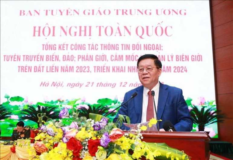 Đồng chí Nguyễn Trọng Nghĩa, Bí thư Trung ương Đảng, Trưởng Ban Tuyên giáo Trung ương phát biểu tại Hội nghị.