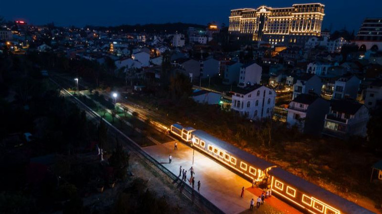 Đoàn tàu đêm tuyến Trại Mát-Đà Lạt.