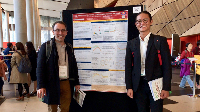 Tiến sĩ Tạ Thành Tấn và Giáo sư Ngôn ngữ học Marc Brunelle tại một buổi hội thảo của Đại học Ottawa (Ảnh: Nhân vật cung cấp)