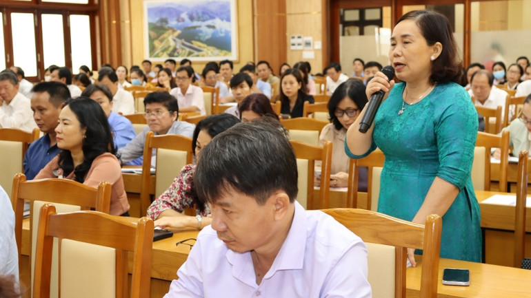 Các đại biểu phát biểu ý kiến tại buổi đối thoại.