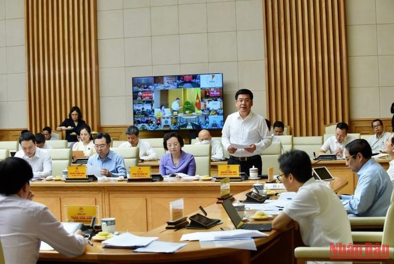 Bộ trưởng Công thương phát biểu tại phiên họp. (Ảnh: Trần Hải) Bộ trưởng Công thương phát biểu tại phiên họp. (Ảnh: Trần Hải)