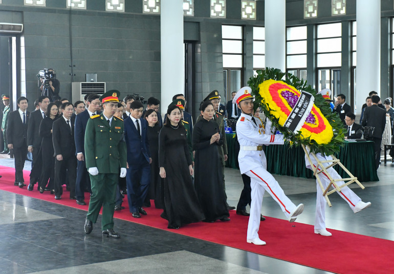 Đoàn Hà Nam viếng Tổng Bí thư Nguyễn Phú Trọng.