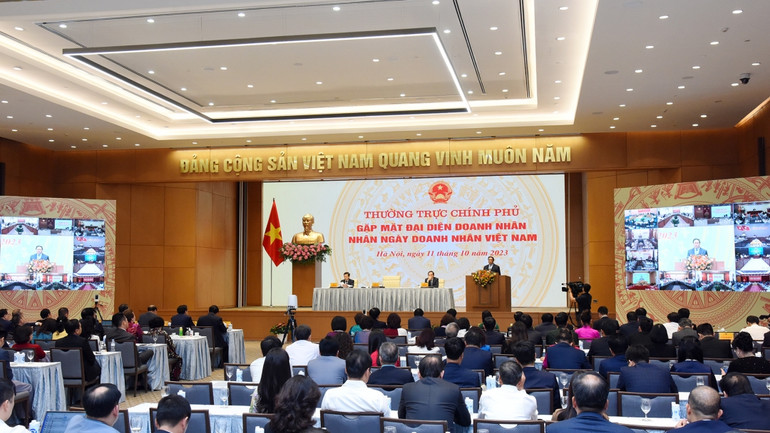 Thủ tướng khẳng định Đảng, Nhà nước và Nhân dân luôn là điểm tựa và luôn tin tưởng đội ngũ doanh nhân Việt Nam.