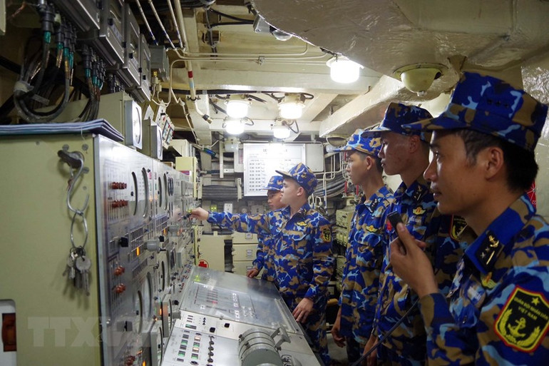 Luôn sẵn sàng chiến đấu trong mọi tình huống. (Ảnh: TTXVN phát)