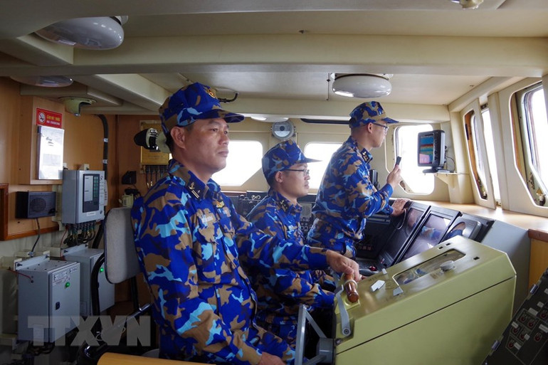 Luôn sẵn sàng chiến đấu trong mọi tình huống. (Ảnh: TTXVN phát)