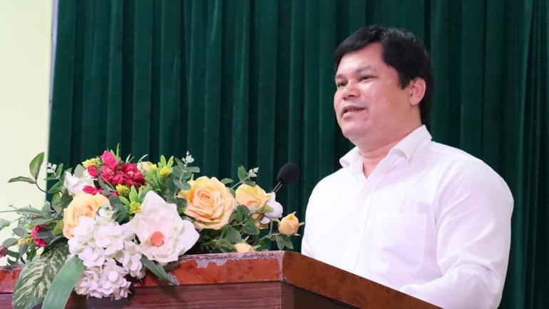 Phó Chủ tịch Ủy ban nhân dân tỉnh Quảng Ngãi Trần Phước Hiền phát biểu tại buổi đối thoại.