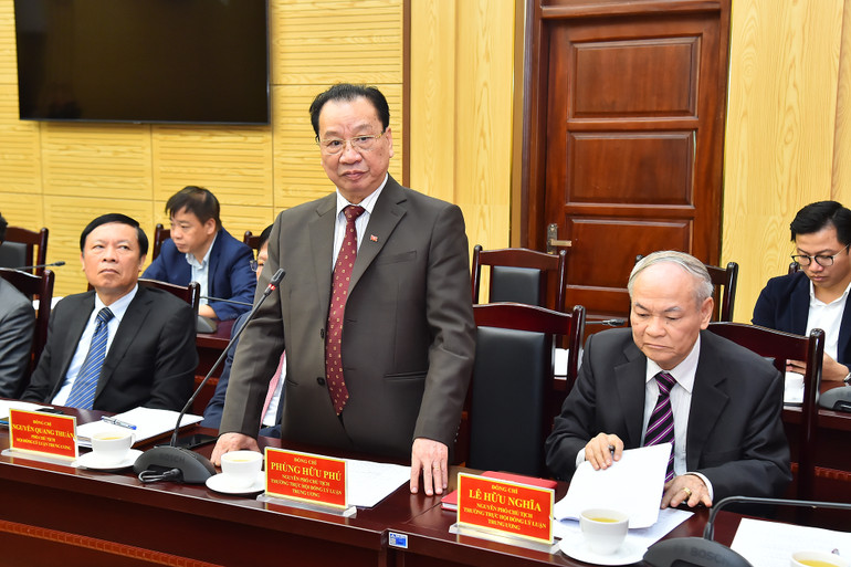 Tại buổi làm việc, các đại biểu đã đóng góp, chia sẻ nhiều ý kiến tâm huyết để nâng cao chất lượng công tác của Hội đồng trong tình hình mới.