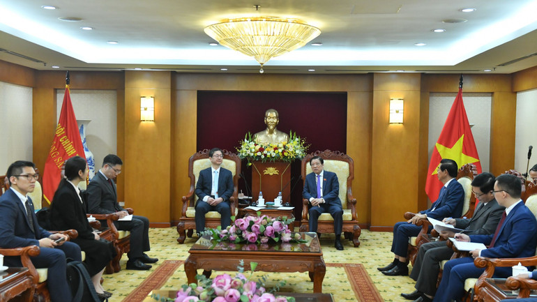 Đoàn đại biểu cấp cao của Ủy ban Chống tham nhũng và Quyền công dân Hàn Quốc hội kiến đồng chí Phan Đình Trạc. (Ảnh: Đăng Khoa) Đoàn đại biểu cấp cao của Ủy ban Chống tham nhũng và Quyền công dân Hàn Quốc hội kiến đồng chí Phan Đình Trạc. (Ảnh: Đăng Khoa)