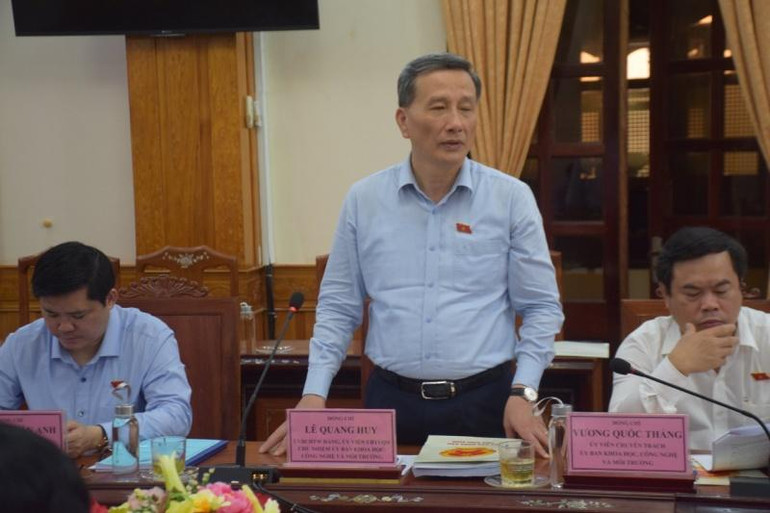 Ông Lê Quang Huy, Ủy viên Ủy ban Thường vụ Quốc Hội, Chủ nhiệm Ủy ban Khoa học Môi trường của Quốc hội phát biểu tại buổi làm việc. Ông Lê Quang Huy, Ủy viên Ủy ban Thường vụ Quốc Hội, Chủ nhiệm Ủy ban Khoa học Môi trường của Quốc hội phát biểu tại buổi làm việc.