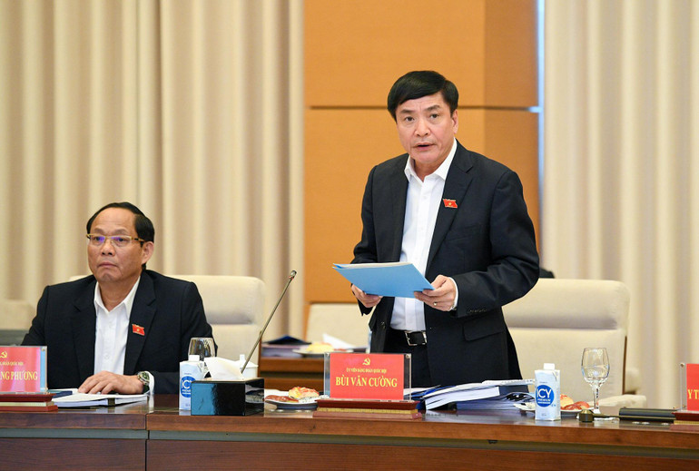 Tổng Thư ký, Chủ nhiệm Văn phòng Quốc hội Bùi Văn Cường phát biểu mở đầu buổi làm việc.