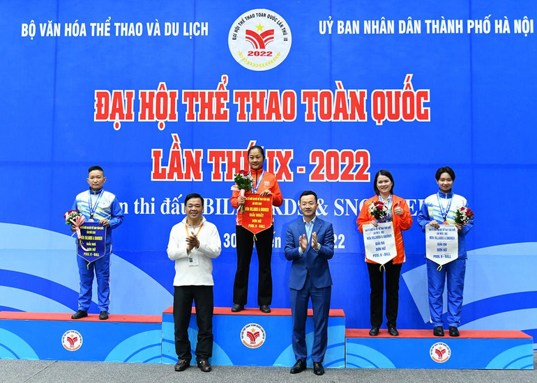 Lễ trao huy chương cho các vận động viên tại nội dung Pool 9 bi đơn nữ.