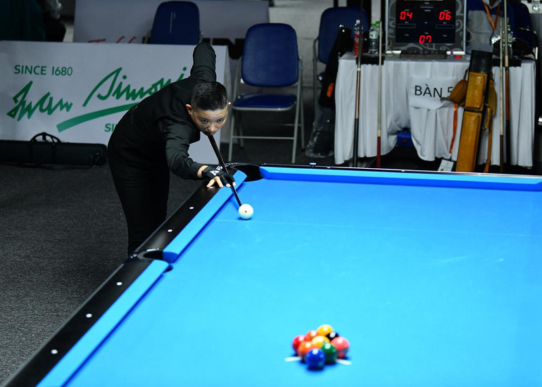 Dù rất cố gắng nhưng Trần Tú Trân (Bà Rịa-Vũng Tàu) không thể tạo nên bất ngờ trước tay cơ kỳ cựu Ngọc Lệ trong trận chung kết.