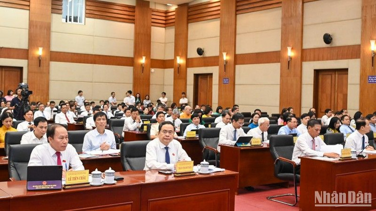 Chủ tịch Quốc hội Trần Thanh Mẫn; Bí thư Thành ủy Hải Phòng Lê Tiến Châu và các đại biểu dự khai mạc kỳ họp. (Ảnh Duy Linh)
