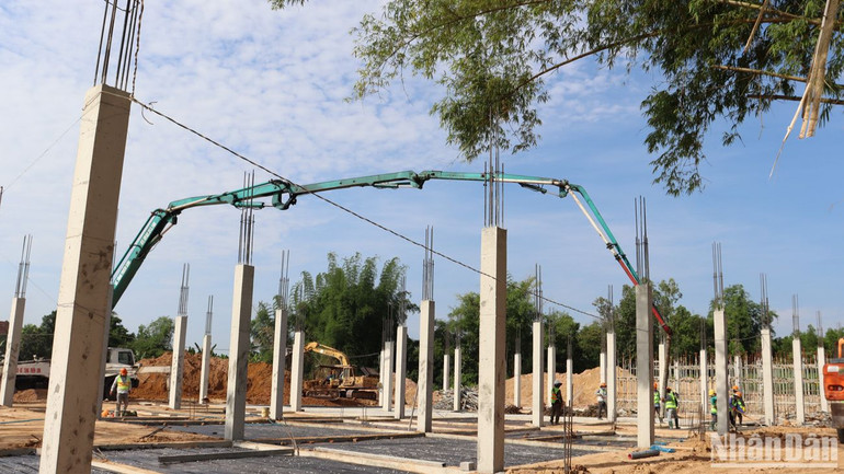 Do vướng mắc giải phóng mặt bằng nên đến thời điểm này, tỷ lệ giải ngân dự án Trung tâm Y tế huyện Sơn Tịnh chỉ đạt 14%.