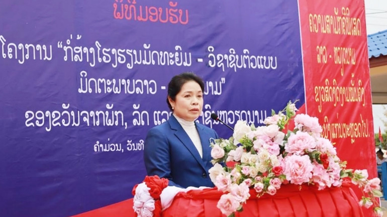 Thứ trưởng Giáo dục và Thể thao Lào Sisouk Vongvichith phát biểu tại buổi lễ. (Ảnh: Hải Tiến)