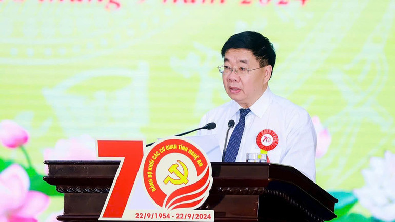 Phó Bí thư Thường trực Tỉnh ủy Nghệ An Nguyễn Văn Thông phát biểu tại buổi lễ.