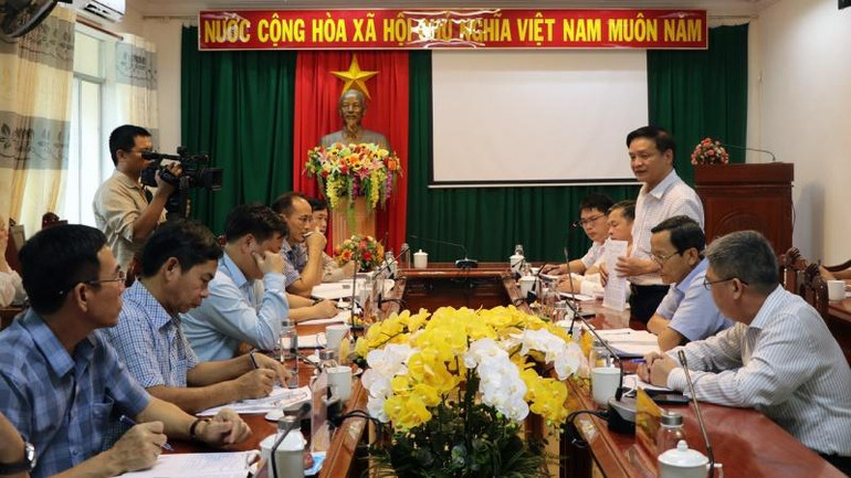 Cục Đường bộ Việt Nam làm việc với lãnh đạo tỉnh Phú Yên về phương án khắc phục sự cố hư hỏng mặt đường quốc lộ 1.