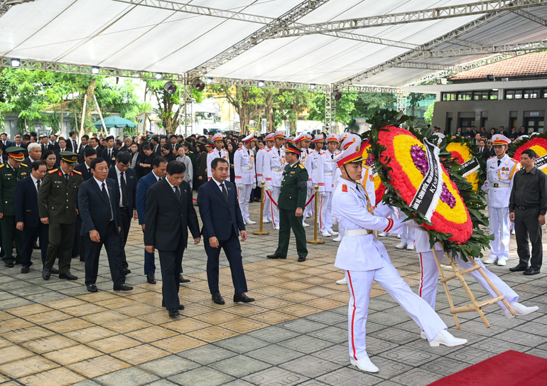 Đoàn Hải Dương viếng Tổng Bí thư Nguyễn Phú Trọng.