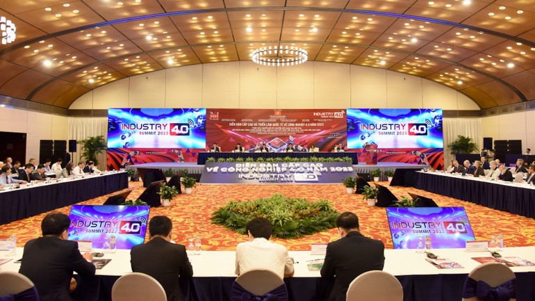 Quang cảnh diễn đàn. Quang cảnh diễn đàn.