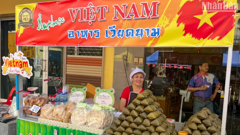 Nhiều sản phẩm ẩm thực đặc sắc Việt được giới thiệu với khách quốc tế tại Vietnam Town.
