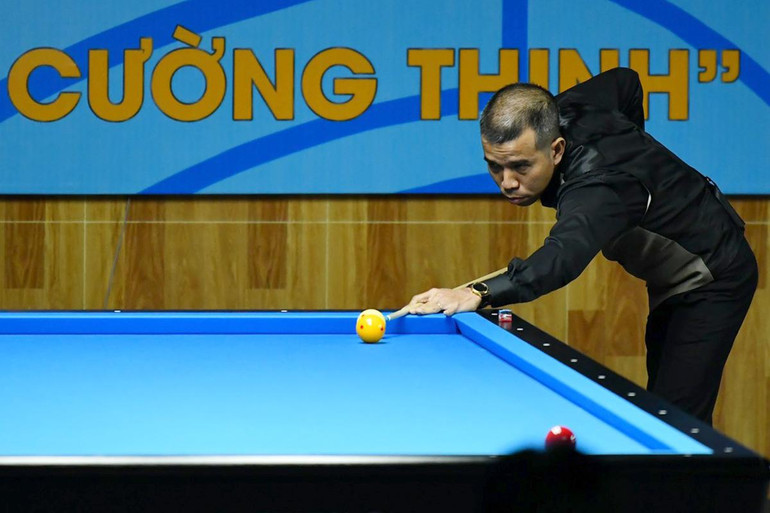 Trần Quyết Chiến bất ngờ để thua tay cơ trẻ Bao Phương Vinh (Bình Dương) với tỷ số 25-40 tại vòng 2 nội dung Carom 3 băng đơn nam.